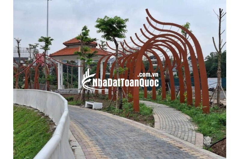 CHÍNH CHỦ GỬI BÁN CĂN NHÀ MỚI - ĐẸP NHẤT KHU NGỌC THUỴ HIỆN TẠI!