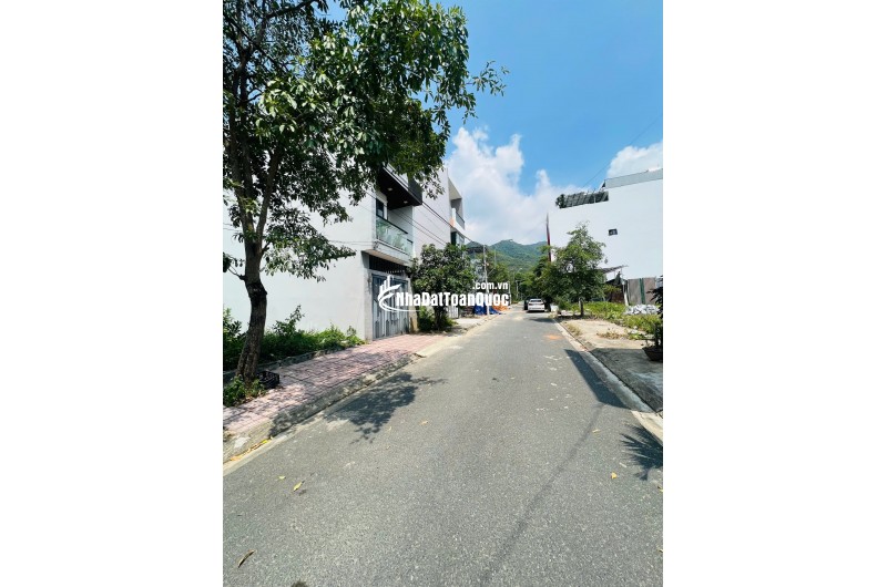 duy nhất lô đất tái định cư Đất Lành, Vĩnh Thái, dt 72m2 ngang 4,5m, lh0869524999