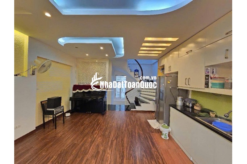 SIÊU PHẨM CHDV CỰC HIẾM KHU CHÙA HÀ - ANH EM MẶT PHỐ - Ô TÔ TRÁNH DỪNG ĐỖ TRƯỚC NHÀ - MẤY BƯỚC CHÂN RA VÒNG XUYẾN - 11 PHÒNG KHÉP KÍN - DOANH THU