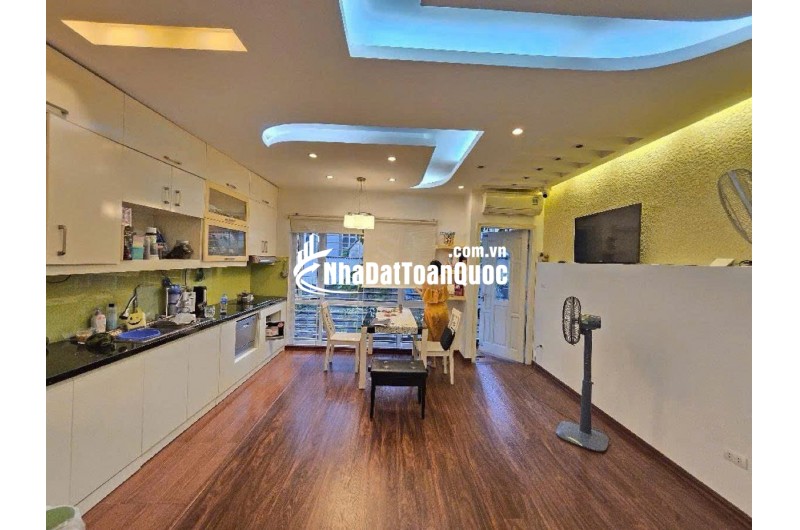 SIÊU PHẨM CHDV CỰC HIẾM KHU CHÙA HÀ - ANH EM MẶT PHỐ - Ô TÔ TRÁNH DỪNG ĐỖ TRƯỚC NHÀ - MẤY BƯỚC CHÂN RA VÒNG XUYẾN - 11 PHÒNG KHÉP KÍN - DOANH THU