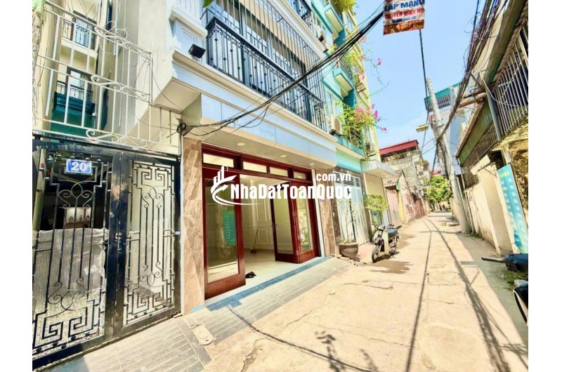 BÁN NHÀ 5 TẦNG MỚI NGÕ 193 BỒ ĐỀ – LONG BIÊN – GIÁ 13.8 TỶ
Liên hệ chính chủ: 0383 150 180