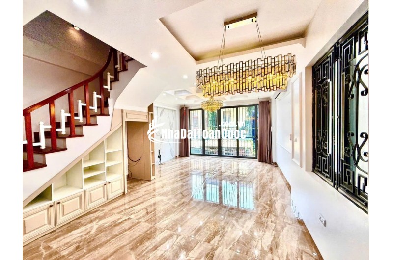 BÁN NHÀ 5 TẦNG MỚI NGÕ 193 BỒ ĐỀ – LONG BIÊN – GIÁ 13.8 TỶ
Liên hệ chính chủ: 0383 150 180