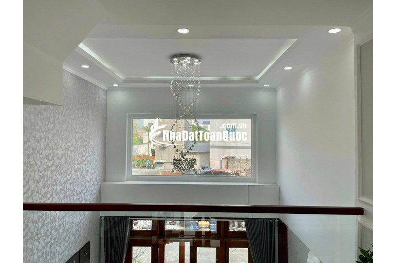 Nhà đẹp nét căng Hồng Tiến, 49,6m2 x 4 tầng, giá 8,4 tỷ.