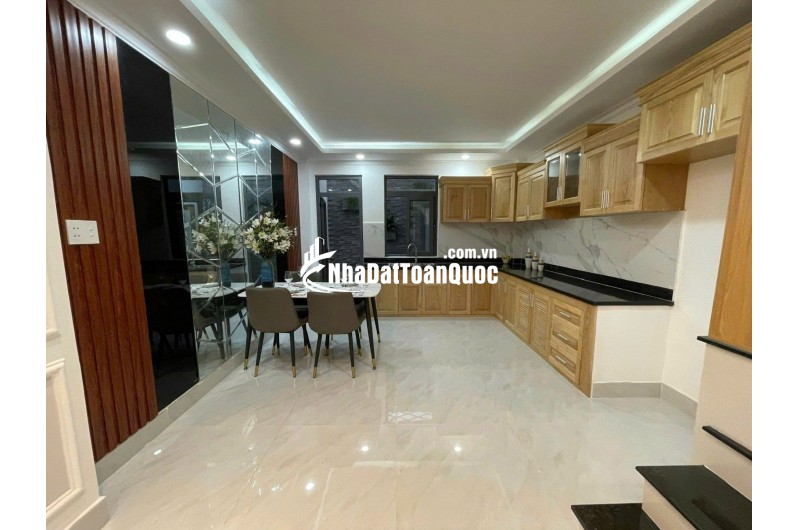 Nhà đẹp nét căng Hồng Tiến, 49,6m2 x 4 tầng, giá 8,4 tỷ.