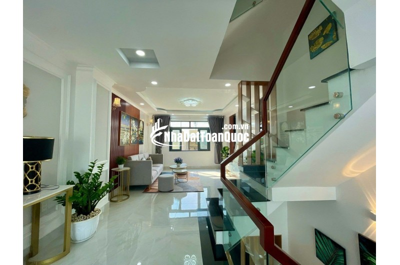 Nhà đẹp nét căng Hồng Tiến, 49,6m2 x 4 tầng, giá 8,4 tỷ.