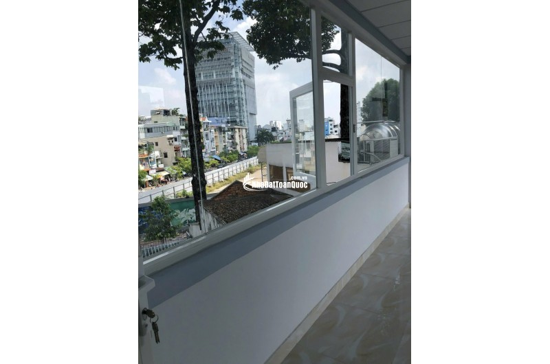 GÓC 2 MẶT TIỀN – 4 TẦNG – THU NHẬP 25TR/THÁNG – NGAY NGÃ 4 NGUYỄN TRÃI Q5. LH:0988954579