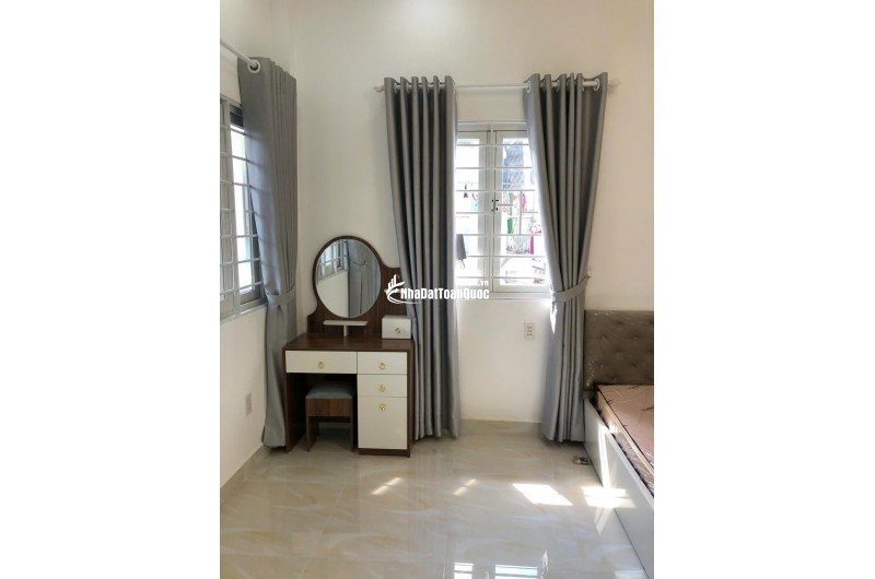 GÓC 2 MẶT TIỀN – 4 TẦNG – THU NHẬP 25TR/THÁNG – NGAY NGÃ 4 NGUYỄN TRÃI Q5. LH:0988954579