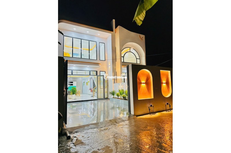 nhà ngay ngã tư phước lý