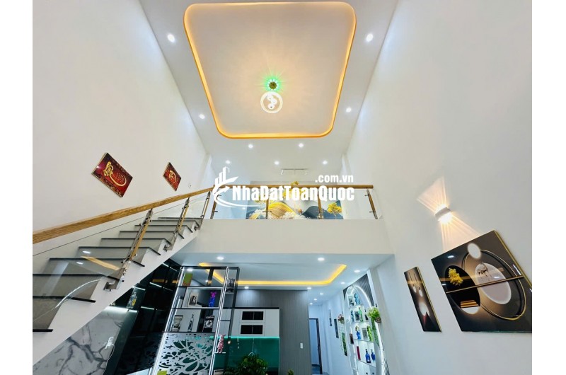 nhà ngay ngã tư phước lý