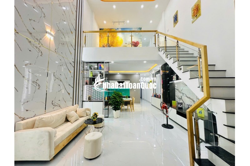 nhà ngay ngã tư phước lý
