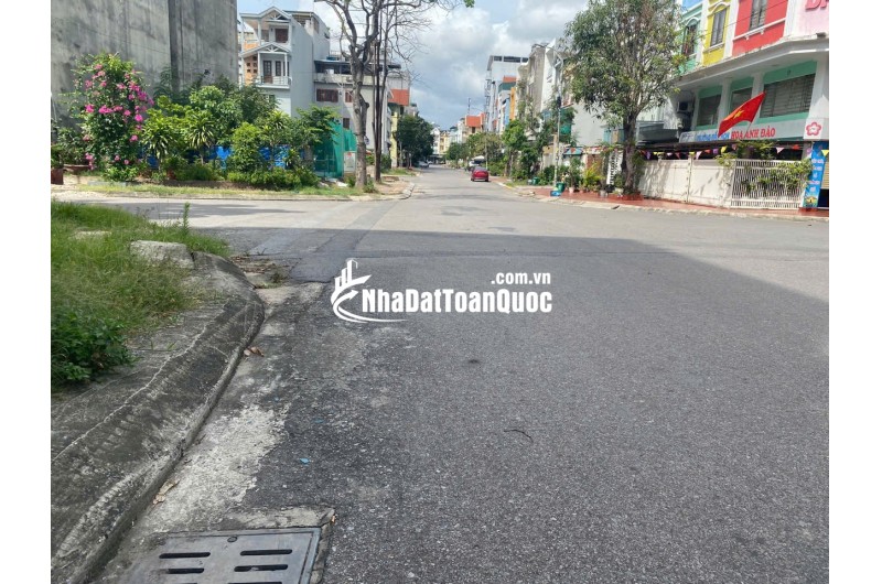 ĐẤT TRUNG TÂM HẠ LONG CÁCH MẶT BIỂN CHƯA ĐẾN 3 PHÚT ĐI BỘ 211,5M2 CHỈ 70TR/M2. LH:0353561379.