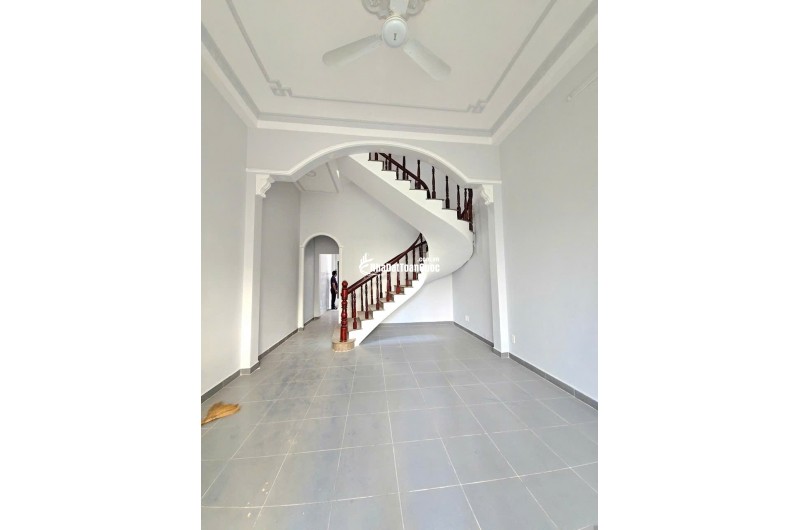 Bán nhà Gò Dầu, Quận Tân Phú, Hẻm xe hơi, 60m2, 3 tâng, giá nhỉnh 6 tỷ.