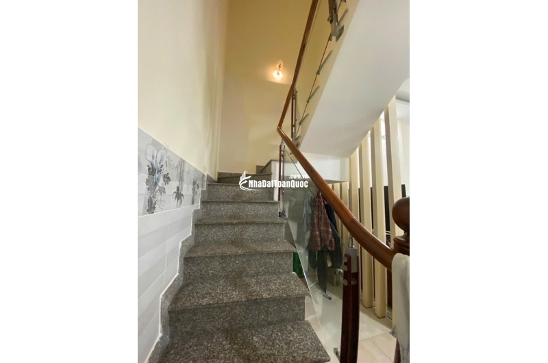 NHÀ GẦN NGUYỄN VAN KHỐI, PHẠM VAN CHIÊU, QUẬN GÒ VẤP.
