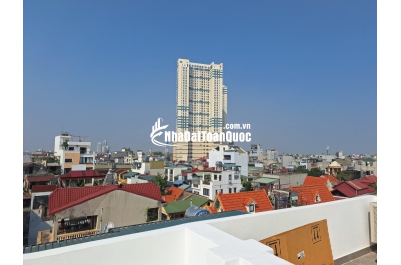 BÁN NHÀ LÔ GÓC NGUYỄN VĂN CỪ – THANG MÁY – Ô TÔ TRÁNH – GIÁ 13,9 TỶ
 Vị trí đắc địa – Duy nhất một căn – Không có căn thứ hai!