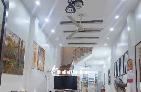 Nhà đẹp phố Phúc Tân-Hoàn Kiếm-Hà Nội, 4 tầng, ô tô đỗ cửa, sân cổng, ba bước tới hồ Hoàn Kiếm