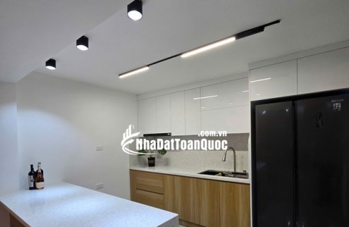 NGUYỄN TRÃI - THANH XUÂN - NHÀ LÔ GÓC – 42m2 - 5 TẦNG MẶT TIỀN KHỦNG 5.8M – Ô TÔ VÀO NHÀ