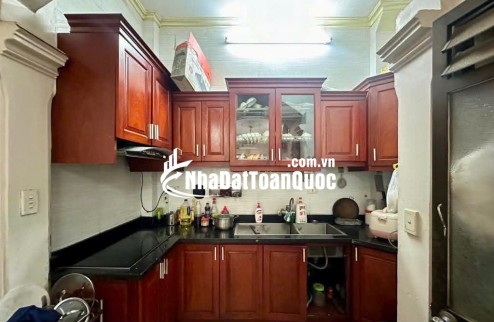 Bán Đất Tặng Nhà  105m², 3 tầng,  MT 5.7 m Hoàng Văn Thái, Khương Đình, 24 tỷ  Phân Lô Quân Đội OTO Đỗ Của Vào Nha - khách mua xây CCMN Hoặc Văn