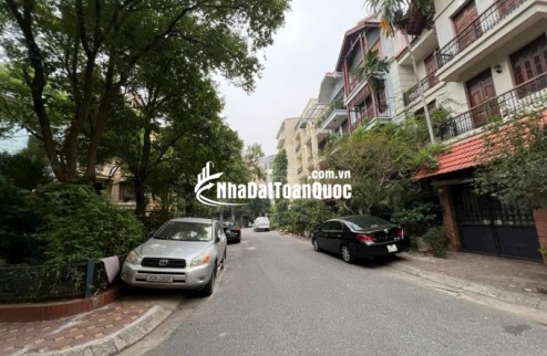 SIÊU HIẾM PHÂN LÔ – LÔ GÓC – Ô TÔ TRÁNH – VIEW SÂN BÓNG –TRẦN QUỐC HOÀN