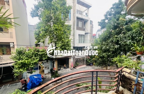 PHÂN LÔ - VỈA HÈ, Ô TÔ TRÁNH ĐỖ - NHÀ 2 THOÁNG CÓ GIẾNG TRỜI, CÓ THỂ LẮP THANG MÁY - KD, LÀM VP,...HÀNG XÓM SÂN GOLF