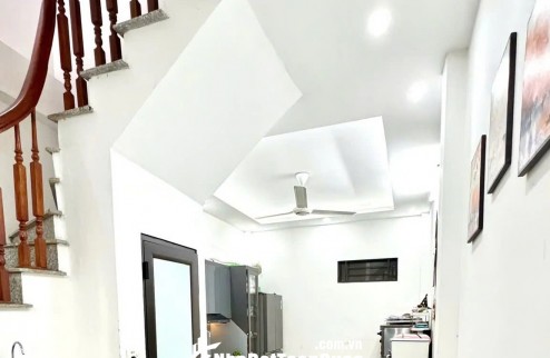 bánn nhà  Khuyến Lương 40m2. 5 tầng. mặt tiền3.5m giá dẹp  7.3 tỷ Hoàng Mai Hà Nội