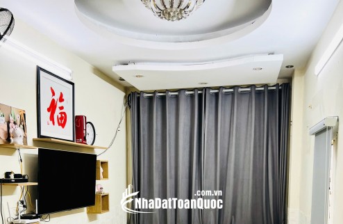 Bán nhà trung tâm Bồ Đề 5 tầng 5.3 tỷ