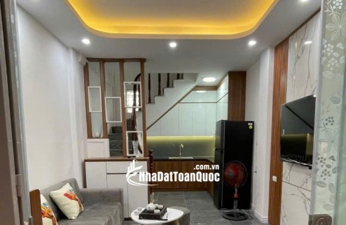 cần bán nhà đường lĩnh nam 5 tầng