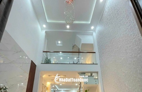 Nhà đẹp nét căng Hồng Tiến, 49,6m2 x 4 tầng, giá 8,4 tỷ.