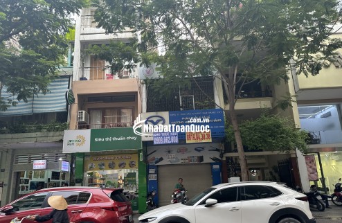 Cho thuê nhà nguyên căn 155 Nguyễn Thái Bình, Q1