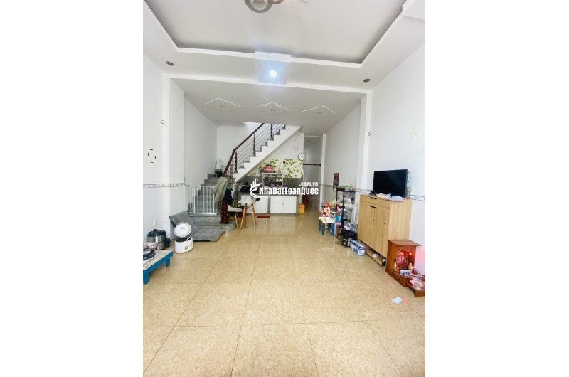 Bán nhà mặt phố Q.2, đường Số 16, Bình Trưng Đông. DT 73m2, 2 tầng, 3PN. Sổ hồng, giá 5.69 tỷ. LH: 0933125879