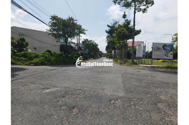 Bán Đất Thổ Cư Mặt Tiền Đường Chính KDC Phú Thuận DT 83m2, Sổ Hồng, Giá 1.65 Tỷ.