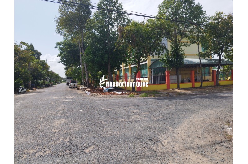 Bán Đất Thổ Cư Mặt Tiền Đường Chính KDC Phú Thuận DT 83m2, Sổ Hồng, Giá 1.65 Tỷ.