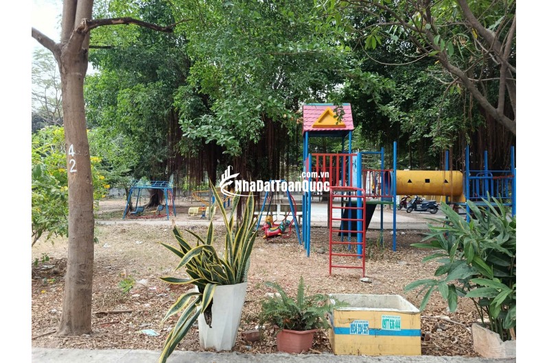 Chính chủ tự xấy,  cần bán gấp nhà LÔ GÓC 70m2 đường số 102 Quận 9 HXH ngủ trong nhà