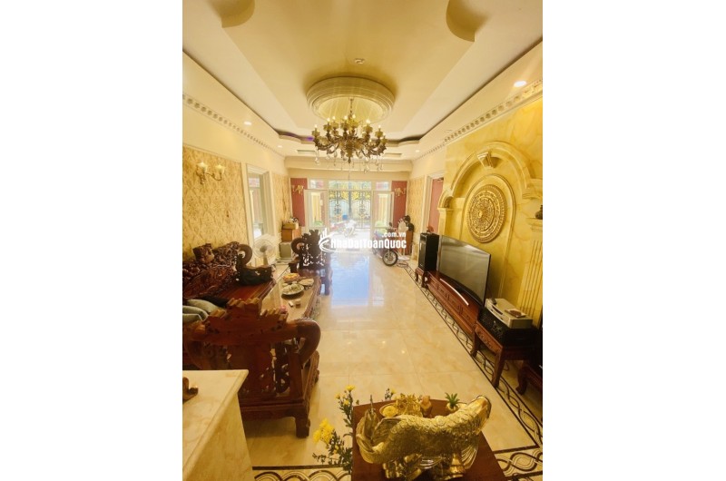 Bán nhà mặt phố Trương Văn Hải, Q.9, DT 135m2, 5 tầng, 6PN, SH, giá 20.99 tỷ. LH: 0933125879