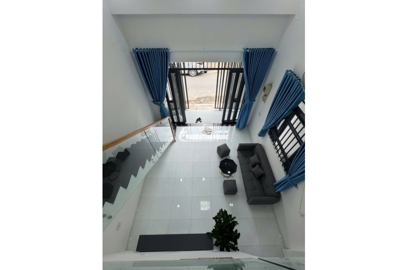Bán nhà Thủ Đức, Linh Xuân, hẻm Số 8, 52m2, 2 tầng, 3PN, SH, 4.25  tỷ. LH: 0933125879