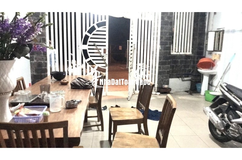 Bán nhà mặt phố Tân Hòa 2, Q.9, Hiệp Phú. DT 93m2, 2 tầng, 3PN. Sổ hồng. Giá 8.9 tỷ. LH: 0933125879