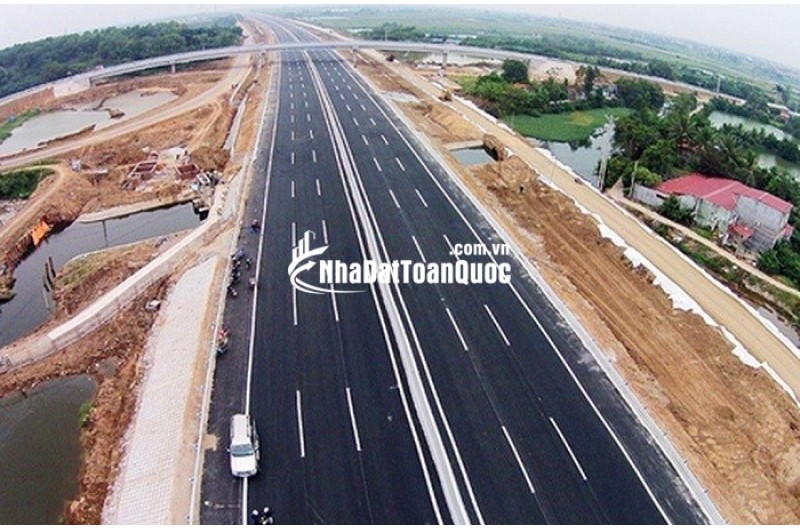 650tr sở hữu lôn đất ngay chợ Tân Phước , đường nhựa thổ cư sổ sẳn