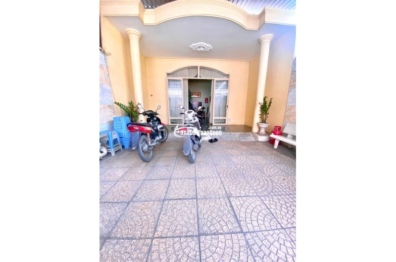 Bán nhà Linh Trung, Thủ Đức,  đường Số 3, DT 142m2, 3PN, SH, 7.45 tỷ. LH: 0933125879
