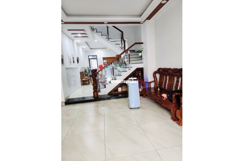 Bán nhà ngõ 9 Trường Thọ, Thủ Đức. 75m2, 3 tầng, 3PN, SH. Giá 6.85  tỷ. LH: 0933125879