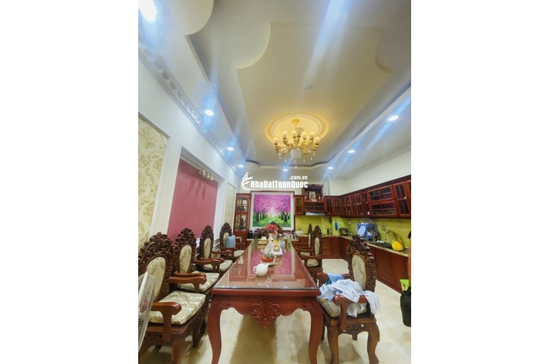 Bán nhà mặt phố Trương Văn Hải, Q.9, DT 135m2, 5 tầng, 6PN, SH, giá 20.99 tỷ. LH: 0933125879