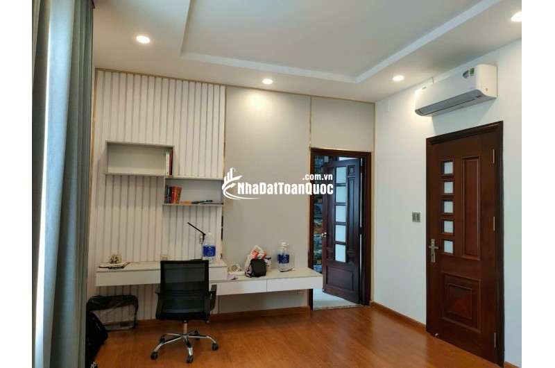 Bán nhà mặt tiền đường số 94 Quận 2 160m2 5 tầng BTCT NGANG KHỦNG 8M