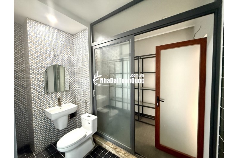 Bán nhà trong ngõ Bình Chiểu, Thủ Đức. DT 74m2, 4 tầng, 6PN, SH. Giá 7.35  tỷ. LH: 0933125879