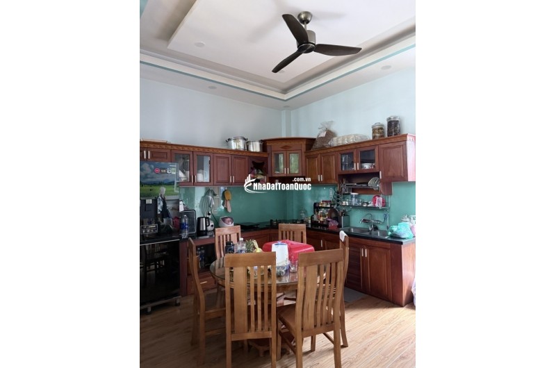 Bán nhà trong ngõ Đặng Văn Bi, Thủ Đức. DT 71m2, 3 tầng, 3PN. Sổ hồng, giá 6.9 tỷ. LH: 0933125879