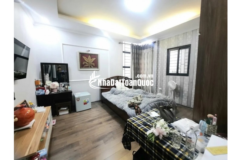 Bán Nhà Vũ Hữu, Sát Phố, Tự Xây Vô Cùng Chắc Chắn, 19 Tỷ TL Mạnh