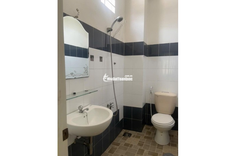 Bán nhà mặt phố Q.2, đường Số 16, Bình Trưng Đông. DT 73m2, 2 tầng, 3PN. Sổ hồng, giá 5.69 tỷ. LH: 0933125879