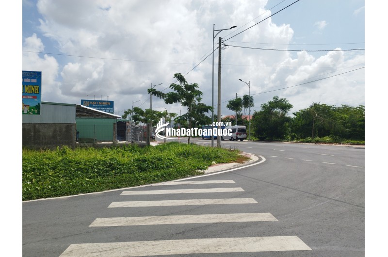 Bán Đất Thổ Cư Mặt Tiền Đường Chính KDC Phú Thuận DT 83m2, Sổ Hồng, Giá 1.65 Tỷ.