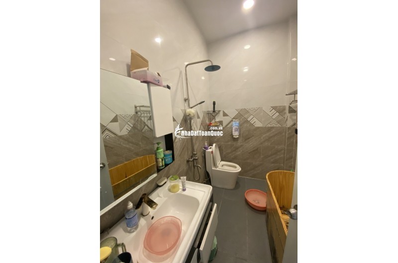 Bán nhà 64m², 4PN, 4WC, 3 tầng, Q.9, 7,05  tỷ, sổ hồng