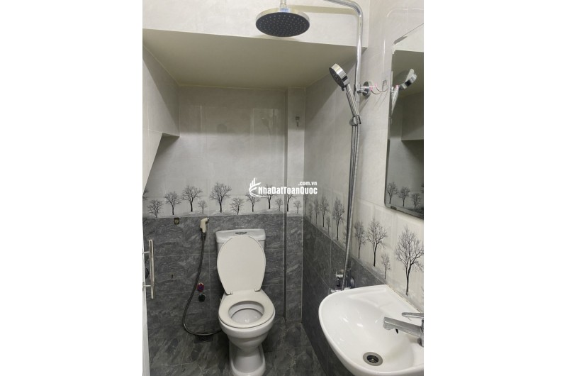 Bán nhà mặt phố Linh Xuân, Thủ Đức, DT 230m2, 2 tầng, 19 phòng, SH, giá 9.35  tỷ. LH: 0933125879