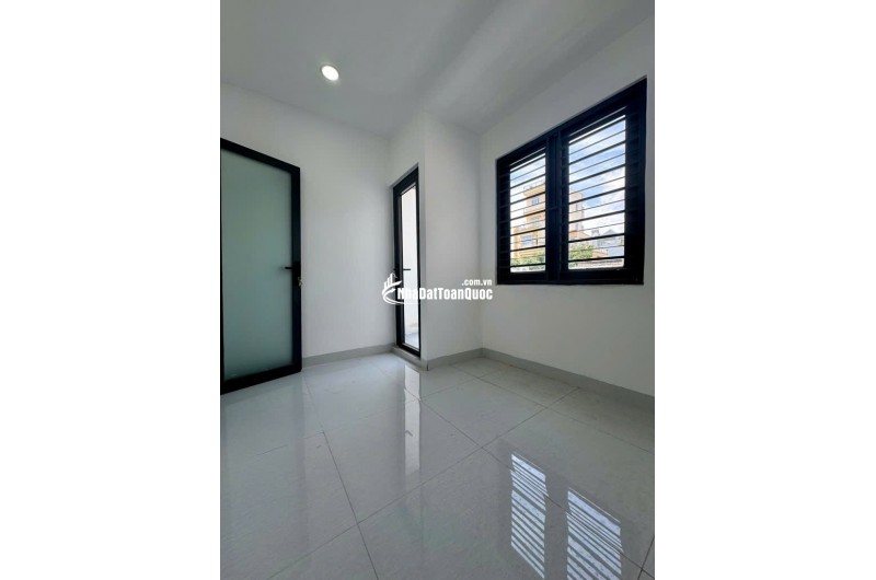 Bán Nhà Gần QL1A, 2 Tầng,Tặng Full Nội Thất, Giá Chỉ 2,4 Tỷ