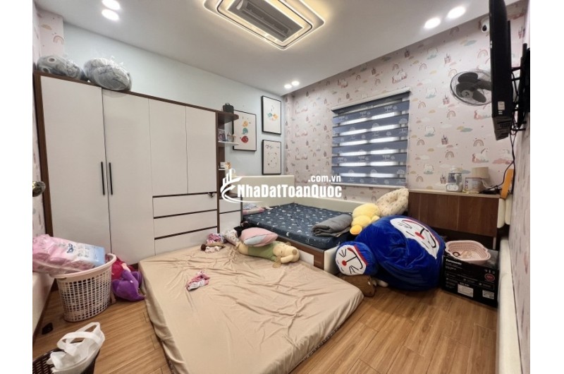 Bán nhà trong ngõ Đặng Văn Bi, Thủ Đức. DT 71m2, 3 tầng, 3PN. Sổ hồng, giá 6.9 tỷ. LH: 0933125879