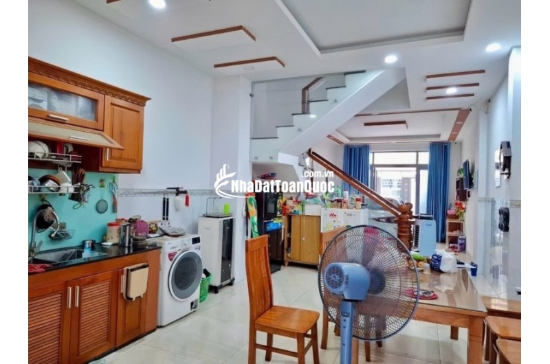 Bán nhà ngõ 9 Trường Thọ, Thủ Đức. 75m2, 3 tầng, 3PN, SH. Giá 6.85  tỷ. LH: 0933125879
